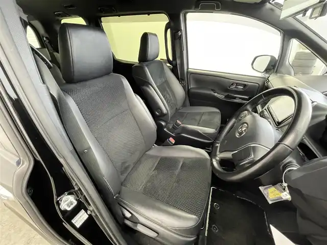 トヨタ ヴォクシー ZS 煌Ⅲ 群馬県 2020(令2)年 5.4万km ブラック 純正９インチナビ　バックカメラ　クルーズコントロール　両側パワースライドドア　ＬＥＤライト　ＡＨＢ　ハーフレザーシート　純正１６インチＡＷ　ステアリングリモコン　クリアランスソナー　ドラレコ　ＥＴＣ