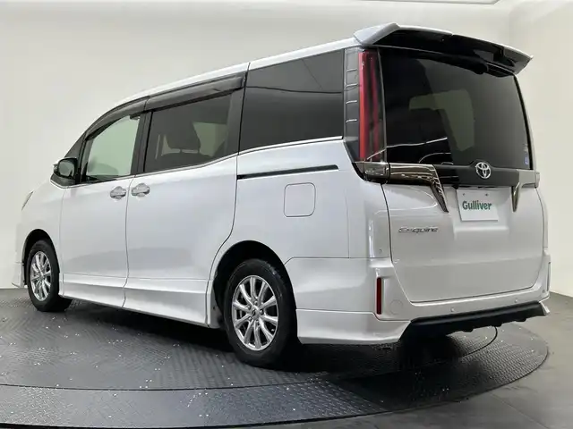 トヨタ エスクァイア Gi プレミアムパッケージ ブラックテーラード 愛媛県 2020(令2)年 4.7万km ホワイトパールクリスタルシャイン ・トヨタセーフティセンス　/・レーンキープ　/・社外カロッツェリアナビ　/・フルセグ/CD/DVD/BT　/・バックカメラ　/・社外フリップダウンモニター　/・両側パワースライドドア　/・シートヒーター　/・ドライブレコーダー　/・プッシュスタート　/・スマートキー　/・スペアキー