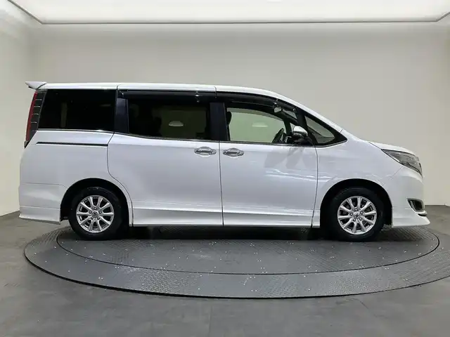 トヨタ エスクァイア Gi プレミアムパッケージ ブラックテーラード 愛媛県 2020(令2)年 4.7万km ホワイトパールクリスタルシャイン ・トヨタセーフティセンス　/・レーンキープ　/・社外カロッツェリアナビ　/・フルセグ/CD/DVD/BT　/・バックカメラ　/・社外フリップダウンモニター　/・両側パワースライドドア　/・シートヒーター　/・ドライブレコーダー　/・プッシュスタート　/・スマートキー　/・スペアキー