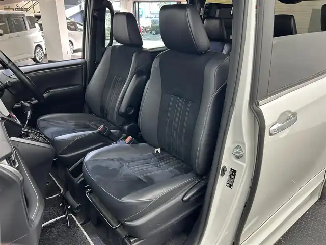 トヨタ エスクァイア Gi プレミアムパッケージ ブラックテーラード 愛媛県 2020(令2)年 4.7万km ホワイトパールクリスタルシャイン ・トヨタセーフティセンス　/・レーンキープ　/・社外カロッツェリアナビ　/・フルセグ/CD/DVD/BT　/・バックカメラ　/・社外フリップダウンモニター　/・両側パワースライドドア　/・シートヒーター　/・ドライブレコーダー　/・プッシュスタート　/・スマートキー　/・スペアキー