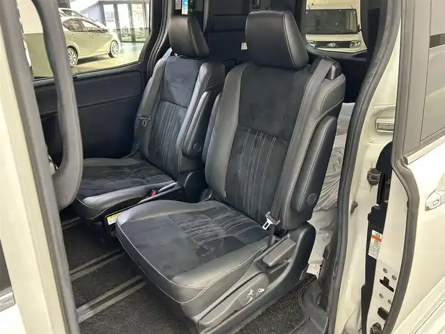 トヨタ エスクァイア Gi プレミアムパッケージ ブラックテーラード 愛媛県 2020(令2)年 4.7万km ホワイトパールクリスタルシャイン ・トヨタセーフティセンス　/・レーンキープ　/・社外カロッツェリアナビ　/・フルセグ/CD/DVD/BT　/・バックカメラ　/・社外フリップダウンモニター　/・両側パワースライドドア　/・シートヒーター　/・ドライブレコーダー　/・プッシュスタート　/・スマートキー　/・スペアキー