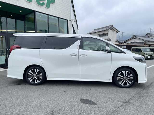 トヨタ アルファード S Cパッケージ 愛媛県 2022(令4)年 2.8万km ホワイトパールクリスタルシャイン Wサンルーフ/プリクラッシュセーフティ/レーダークルーズコントロール/レーントレーシングアシスト/クリアランスソナー /ブラインドスポットモニター/純正8インチディスプレイオーディオ/デジタルインナーミラー/バックカメラ/黒レザーシート/前席シートヒーター/ベンチレーション/前席パワーシート/パワーバックドア/三眼LEDヘッドライト/ウッドコンビステアリング/ステアリングヒーター/ステアリングスイッチ/フロアマット/AC100Vコンセント/ETC