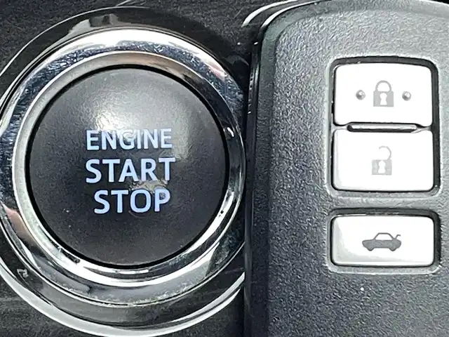 トヨタ クラウン アスリート S-T 熊本県 2015(平27)年 7.3万km ホワイトパールクリスタルシャイン ワンオーナー　/サンルーフ　/純正ナビ（ＤＶＤ・フルセグ・ＢＴ・ＳＤ）/バックカメラ　/ビルトインＥＴＣ　/レーダークルーズコントロール/後ろのみコーナーセンサー　/モデリスタフルエアロ　/前席シートヒーター　/前席エアーシート　/前席パワーシート/純正フロアマット/横滑り防止/オートライト/LEDヘッドライト/フォグライト/スマートキー/プッシュスタート/スペアキー1本/保証書/取扱説明書