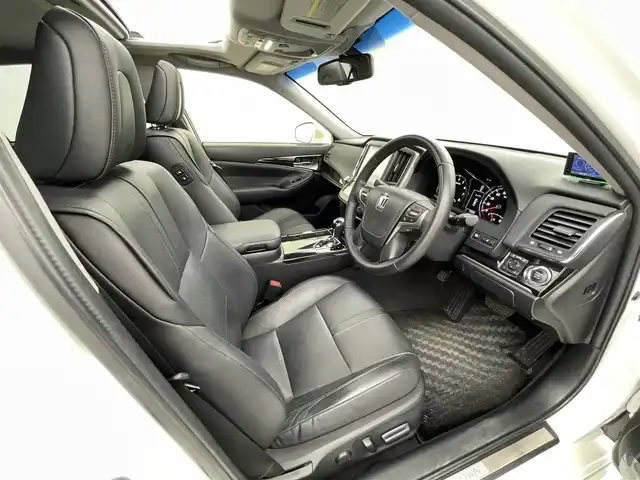 トヨタ クラウン アスリート S-T 熊本県 2015(平27)年 7.3万km ホワイトパールクリスタルシャイン ワンオーナー　/サンルーフ　/純正ナビ（ＤＶＤ・フルセグ・ＢＴ・ＳＤ）/バックカメラ　/ビルトインＥＴＣ　/レーダークルーズコントロール/後ろのみコーナーセンサー　/モデリスタフルエアロ　/前席シートヒーター　/前席エアーシート　/前席パワーシート/純正フロアマット/横滑り防止/オートライト/LEDヘッドライト/フォグライト/スマートキー/プッシュスタート/スペアキー1本/保証書/取扱説明書