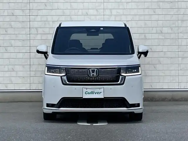 ホンダ ステップワゴン スパーダ eHEV プレミアムライン 福岡県 2022(令4)年 0.8万km プラチナホワイトパール 純正11型SDナビ(フルセグTV/CD/DVD/BT)全方位モニターホンダセンシングコーナーセンサーレーダークルコン両側パワスラETCシートヒーターオットマンUSBポート純正LEDヘッドライト純正フロアマット純正アルミホイール17インチスマートキープッシュスタート