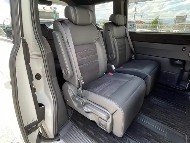 ホンダ ステップワゴン スパーダ eHEV プレミアムライン 福岡県 2022(令4)年 0.8万km プラチナホワイトパール 純正11型SDナビ(フルセグTV/CD/DVD/BT)全方位モニターホンダセンシングコーナーセンサーレーダークルコン両側パワスラETCシートヒーターオットマンUSBポート純正LEDヘッドライト純正フロアマット純正アルミホイール17インチスマートキープッシュスタート