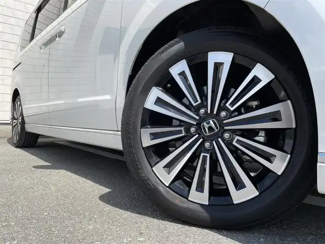 ホンダ ステップワゴン スパーダ eHEV プレミアムライン 福岡県 2022(令4)年 0.8万km プラチナホワイトパール 純正11型SDナビ(フルセグTV/CD/DVD/BT)全方位モニターホンダセンシングコーナーセンサーレーダークルコン両側パワスラETCシートヒーターオットマンUSBポート純正LEDヘッドライト純正フロアマット純正アルミホイール17インチスマートキープッシュスタート