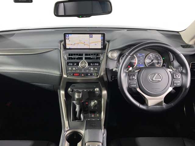 レクサス ＮＸ 300 スパイス&シック 沖縄県 2020(令2)年 1.3万km グラファイトブラックガラスフレーク 禁煙車　/純正ナビ　/ＣＤ　ＤＶＤ　Ｂｌｕｅｔｏｏｔｈ　フルセグ　/マルチビューカメラ　/サンルーフ　/黒革シート/パワーバックドア　/パドルシフト　/シートベンチレーション　/ブラインドスポットモニター/ヘッドアップディスプレイ/レーダークルーズコントロール/ステアリングスイッチ/パドルシフト/パワーシート