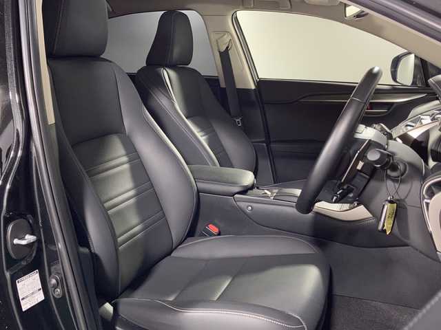 レクサス ＮＸ 300 スパイス&シック 沖縄県 2020(令2)年 1.3万km グラファイトブラックガラスフレーク 禁煙車　/純正ナビ　/ＣＤ　ＤＶＤ　Ｂｌｕｅｔｏｏｔｈ　フルセグ　/マルチビューカメラ　/サンルーフ　/黒革シート/パワーバックドア　/パドルシフト　/シートベンチレーション　/ブラインドスポットモニター/ヘッドアップディスプレイ/レーダークルーズコントロール/ステアリングスイッチ/パドルシフト/パワーシート