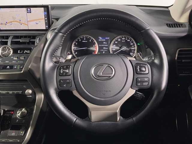 レクサス ＮＸ 300 スパイス&シック 沖縄県 2020(令2)年 1.3万km グラファイトブラックガラスフレーク 禁煙車　/純正ナビ　/ＣＤ　ＤＶＤ　Ｂｌｕｅｔｏｏｔｈ　フルセグ　/マルチビューカメラ　/サンルーフ　/黒革シート/パワーバックドア　/パドルシフト　/シートベンチレーション　/ブラインドスポットモニター/ヘッドアップディスプレイ/レーダークルーズコントロール/ステアリングスイッチ/パドルシフト/パワーシート