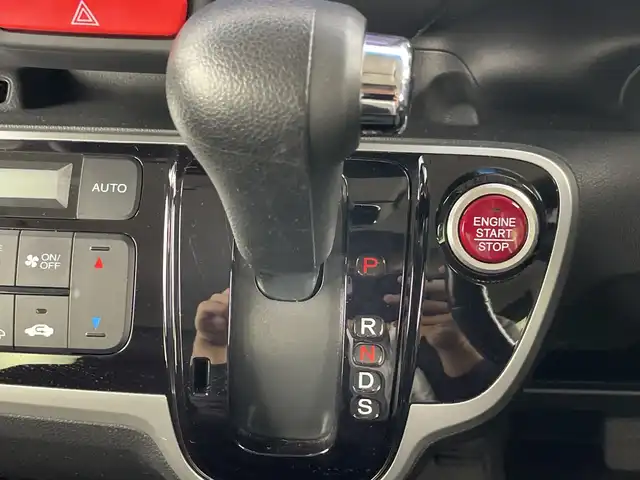 ホンダ Ｎ ＢＯＸ カスタム G ターボSSパッケージ 愛知県 2016(平28)年 5.9万km クリスタルブラックパール 禁煙車/純正8インチGathersナビ/（CD/DVD/Bluetooth/フルセグTV/AppleCarplay/SD）/バックカメラ/クルーズコントロール/シティブレーキシステム/横滑り防止装置/前後ドライブレコーダー/ETC/ハーフレザーシート/D席+N席シートヒーター/フルフラットシート/チップアップシート/ベンチシート/両側パワースライドドア/純正15インチアルミホイール/プッシュスタート/LEDヘッドライト/オートライト/フォグランプ/純正フロアマット/スペアキー