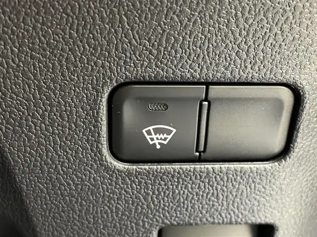 トヨタ プリウス S 宮城県 2019(令1)年 8.1万km シルバーM 純正ナビ　/バックモニター　/ＥＴＣ　/ドライブレコーダー　/アダプティブクルーズコントロール　/ウィンドシールドデアイサー /プリクラッシュセーフティ /レーンディパーチャーアラート /オートハイビーム /LEDヘッドランプ/オートライト/ワンセグTV/Bluetoothオーディオ/スマートキー/禁煙車