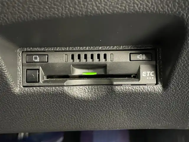 トヨタ プリウス S 宮城県 2019(令1)年 8.1万km シルバーM 純正ナビ　/バックモニター　/ＥＴＣ　/ドライブレコーダー　/アダプティブクルーズコントロール　/ウィンドシールドデアイサー /プリクラッシュセーフティ /レーンディパーチャーアラート /オートハイビーム /LEDヘッドランプ/オートライト/ワンセグTV/Bluetoothオーディオ/スマートキー/禁煙車