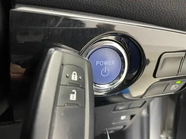 トヨタ プリウス S 宮城県 2019(令1)年 8.1万km シルバーM 純正ナビ　/バックモニター　/ＥＴＣ　/ドライブレコーダー　/アダプティブクルーズコントロール　/ウィンドシールドデアイサー /プリクラッシュセーフティ /レーンディパーチャーアラート /オートハイビーム /LEDヘッドランプ/オートライト/ワンセグTV/Bluetoothオーディオ/スマートキー/禁煙車