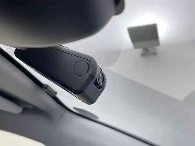 トヨタ プリウス S 宮城県 2019(令1)年 8.1万km シルバーM 純正ナビ　/バックモニター　/ＥＴＣ　/ドライブレコーダー　/アダプティブクルーズコントロール　/ウィンドシールドデアイサー /プリクラッシュセーフティ /レーンディパーチャーアラート /オートハイビーム /LEDヘッドランプ/オートライト/ワンセグTV/Bluetoothオーディオ/スマートキー/禁煙車