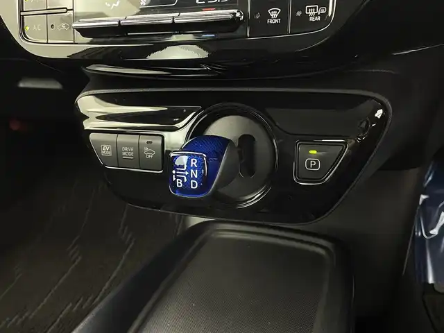 トヨタ プリウス S 宮城県 2019(令1)年 8.1万km シルバーM 純正ナビ　/バックモニター　/ＥＴＣ　/ドライブレコーダー　/アダプティブクルーズコントロール　/ウィンドシールドデアイサー /プリクラッシュセーフティ /レーンディパーチャーアラート /オートハイビーム /LEDヘッドランプ/オートライト/ワンセグTV/Bluetoothオーディオ/スマートキー/禁煙車