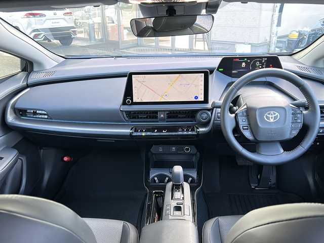 トヨタ プリウス Z 埼玉県 2025(令7)年 0.4万km アティチュードブラックマイカ ワンオーナー/Toyota Safety Sense/ ・プリクラッシュ/ ・レーンアシスト/ ・レーダークルーズコントロール/ ・BSM/ ・クリアランスソナー/ガラスルーフ/純正ナビ/AM/FM/TV/BT/USB/Miracast/ビルトインETC2.0/全方位カメラ/スマホ置くだけ充電/ハンドルヒーター/レザーシート/前席エアシート/パワーバックドア/運転席メモリーシート/LEDヘッドライト/プッシュスタート/スペアキー有り/保証書/取扱説明書