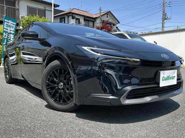 トヨタ プリウス Z 埼玉県 2025(令7)年 0.4万km アティチュードブラックマイカ ワンオーナー/Toyota Safety Sense/ ・プリクラッシュ/ ・レーンアシスト/ ・レーダークルーズコントロール/ ・BSM/ ・クリアランスソナー/ガラスルーフ/純正ナビ/AM/FM/TV/BT/USB/Miracast/ビルトインETC2.0/全方位カメラ/スマホ置くだけ充電/ハンドルヒーター/レザーシート/前席エアシート/パワーバックドア/運転席メモリーシート/LEDヘッドライト/プッシュスタート/スペアキー有り/保証書/取扱説明書
