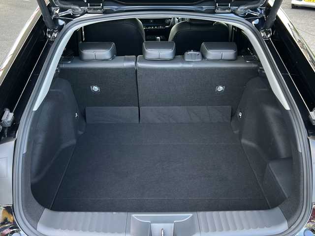 トヨタ プリウス Z 埼玉県 2025(令7)年 0.4万km アティチュードブラックマイカ ワンオーナー/Toyota Safety Sense/ ・プリクラッシュ/ ・レーンアシスト/ ・レーダークルーズコントロール/ ・BSM/ ・クリアランスソナー/ガラスルーフ/純正ナビ/AM/FM/TV/BT/USB/Miracast/ビルトインETC2.0/全方位カメラ/スマホ置くだけ充電/ハンドルヒーター/レザーシート/前席エアシート/パワーバックドア/運転席メモリーシート/LEDヘッドライト/プッシュスタート/スペアキー有り/保証書/取扱説明書