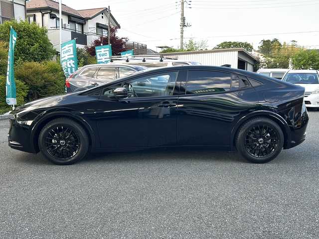 トヨタ プリウス Z 埼玉県 2025(令7)年 0.4万km アティチュードブラックマイカ ワンオーナー/Toyota Safety Sense/ ・プリクラッシュ/ ・レーンアシスト/ ・レーダークルーズコントロール/ ・BSM/ ・クリアランスソナー/ガラスルーフ/純正ナビ/AM/FM/TV/BT/USB/Miracast/ビルトインETC2.0/全方位カメラ/スマホ置くだけ充電/ハンドルヒーター/レザーシート/前席エアシート/パワーバックドア/運転席メモリーシート/LEDヘッドライト/プッシュスタート/スペアキー有り/保証書/取扱説明書