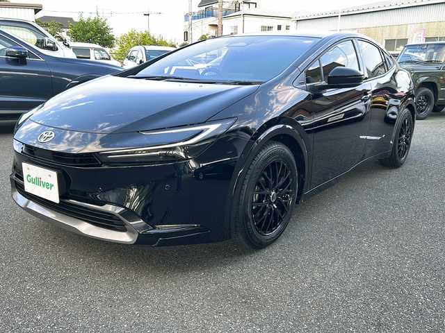 トヨタ プリウス Z 埼玉県 2025(令7)年 0.4万km アティチュードブラックマイカ ワンオーナー/Toyota Safety Sense/ ・プリクラッシュ/ ・レーンアシスト/ ・レーダークルーズコントロール/ ・BSM/ ・クリアランスソナー/ガラスルーフ/純正ナビ/AM/FM/TV/BT/USB/Miracast/ビルトインETC2.0/全方位カメラ/スマホ置くだけ充電/ハンドルヒーター/レザーシート/前席エアシート/パワーバックドア/運転席メモリーシート/LEDヘッドライト/プッシュスタート/スペアキー有り/保証書/取扱説明書