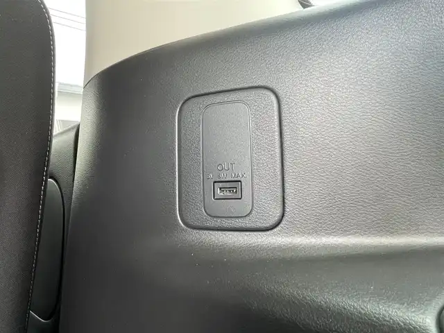 日産 セレナ ハイウェイスター 福岡県 2017(平29)年 10万km ダイヤモンドブラック (株)IDOMが運営する【じしゃロン八幡西店】の自社ローン専用車両になります。こちらは現金またはオートローンご利用時の価格です。自社ローンご希望の方は別途その旨お申付け下さい/純正9型ナビ MM516D-L/フルセグTV/CD/DVD/Bluetooth/アラウンドビューモニター/衝突軽減ブレーキ/両側パワースライドドア/コーナーセンサー/ETC