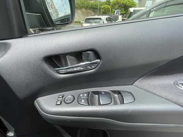 日産 セレナ ハイウェイスター 福岡県 2017(平29)年 10万km ダイヤモンドブラック (株)IDOMが運営する【じしゃロン八幡西店】の自社ローン専用車両になります。こちらは現金またはオートローンご利用時の価格です。自社ローンご希望の方は別途その旨お申付け下さい/純正9型ナビ MM516D-L/フルセグTV/CD/DVD/Bluetooth/アラウンドビューモニター/衝突軽減ブレーキ/両側パワースライドドア/コーナーセンサー/ETC