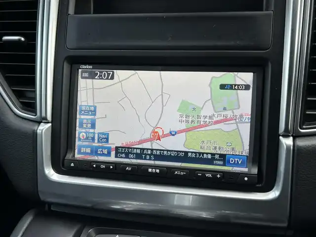 ポルシェ マカン 茨城県 2015(平27)年 4.7万km ピュアホワイト 黒革　/シートヒーター　/ＰＷシート　/ＰＷテールゲート　/ＰＡＳＭ　/ＯＰ１９ｉｎＡＷ　/レーンアシスト　/ＢＳＡ　/ナビ　/ＴＶ　/ＢＴ　/ＤＶＤ　/バック／サイドカメラ　/クルコン　/パドルシフト　/ＥＴＣ　/ＨＩＤ　/禁煙車