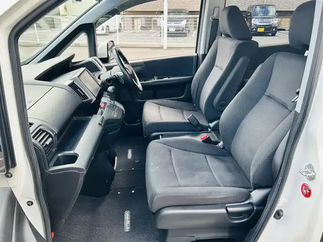 ホンダ ステップワゴン スパーダ Z 岡山県 2013(平25)年 12.8万km ホワイトオーキッドパール (株)IDOMが運営する【じしゃロン岡山店】の自社ローン専用車両です。こちらは現金またはオートローンご利用時の価格です。 自社ローンご希望の方は別途その旨お申し付け下さい/＊ナビ/＊両側パワスラ/＊ETC/＊TV/＊バックカメラ/＊ドラレコ/＊パドルシフト