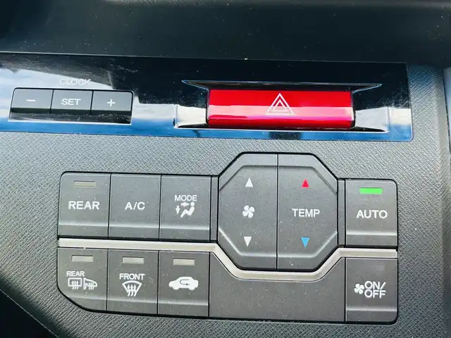 ホンダ ステップワゴン スパーダ Z 岡山県 2013(平25)年 12.8万km ホワイトオーキッドパール (株)IDOMが運営する【じしゃロン岡山店】の自社ローン専用車両です。こちらは現金またはオートローンご利用時の価格です。 自社ローンご希望の方は別途その旨お申し付け下さい/＊ナビ/＊両側パワスラ/＊ETC/＊TV/＊バックカメラ/＊ドラレコ/＊パドルシフト