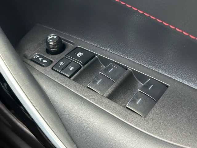 トヨタ カローラ スポーツ ハイブリッドG Z 千葉県 2023(令5)年 1.9万km アティチュードブラックマイカ 純正ディスプレイオーディオ/Bluetooth/AM/FM/Miracast/バックカメラ/ETC/プリクラッシュセーフティ/レーンディパーチャアラート/ロードサインアシスト/プロアクティブドライビングアシスト/パーキングサポートブレーキ/レーダークルーズコントロール/オートハイビーム/プッシュスタート/スマートキー/前席シートヒーター/純正18インチアルミホイール/純正フロアマット/保証書・取扱説明書