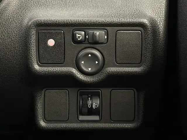 日産 ノート X FOUR 新潟県 2014(平26)年 6.8万km スーパーブラック 4WD/社外ナビ/　　フルセグ/CD/DVD/SD/スマートキー/電格ミラー/ETC
