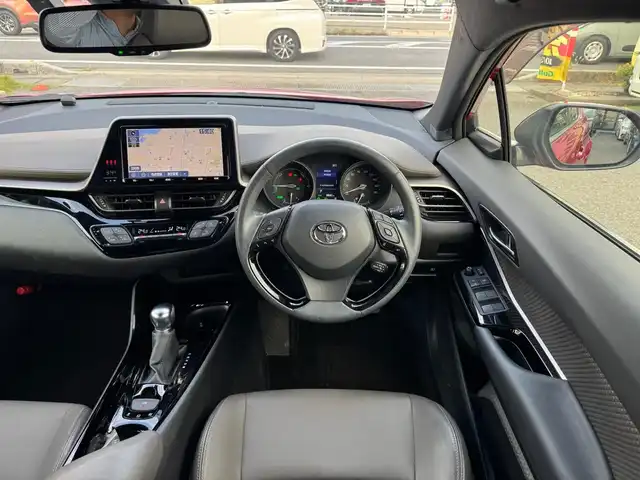 トヨタ Ｃ－ＨＲ G 滋賀県 2022(令4)年 2.8万km ブラック/エモーショナルレッドⅡ 2トーン ワンオーナー/純正9インチフルセグナビ/　フルセグ Bluetooth D DVD SDREC  AM FM/バックカメラ/純正ドライブレコーダー/ビルトインETC2.0/Toyota Safety Sense /プリクラッシュセーフティ/レーントレーシングアシスト［LTA］/オートマチックハイビーム［AHB］/レーダークルーズコントロール/ロードサインアシスト［RSA］/ブラインドスポットモニター〈BSM〉/クリアランスソナー /純正フロアマット/純正ドアバイザー/スマートキー×2/プッシュスタート/