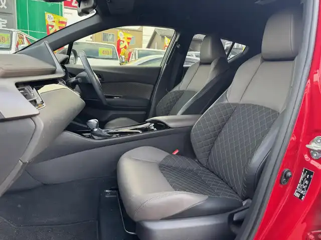 トヨタ Ｃ－ＨＲ G 滋賀県 2022(令4)年 2.8万km ブラック/エモーショナルレッドⅡ 2トーン ワンオーナー/純正9インチフルセグナビ/　フルセグ Bluetooth D DVD SDREC  AM FM/バックカメラ/純正ドライブレコーダー/ビルトインETC2.0/Toyota Safety Sense /プリクラッシュセーフティ/レーントレーシングアシスト［LTA］/オートマチックハイビーム［AHB］/レーダークルーズコントロール/ロードサインアシスト［RSA］/ブラインドスポットモニター〈BSM〉/クリアランスソナー /純正フロアマット/純正ドアバイザー/スマートキー×2/プッシュスタート/