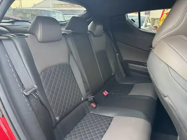 トヨタ Ｃ－ＨＲ G 滋賀県 2022(令4)年 2.8万km ブラック/エモーショナルレッドⅡ 2トーン ワンオーナー/純正9インチフルセグナビ/　フルセグ Bluetooth D DVD SDREC  AM FM/バックカメラ/純正ドライブレコーダー/ビルトインETC2.0/Toyota Safety Sense /プリクラッシュセーフティ/レーントレーシングアシスト［LTA］/オートマチックハイビーム［AHB］/レーダークルーズコントロール/ロードサインアシスト［RSA］/ブラインドスポットモニター〈BSM〉/クリアランスソナー /純正フロアマット/純正ドアバイザー/スマートキー×2/プッシュスタート/