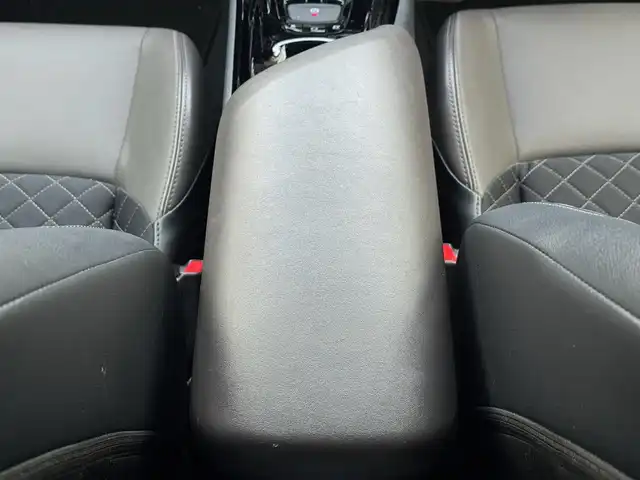 トヨタ Ｃ－ＨＲ G 滋賀県 2022(令4)年 2.8万km ブラック/エモーショナルレッドⅡ 2トーン ワンオーナー/純正9インチフルセグナビ/　フルセグ Bluetooth D DVD SDREC  AM FM/バックカメラ/純正ドライブレコーダー/ビルトインETC2.0/Toyota Safety Sense /プリクラッシュセーフティ/レーントレーシングアシスト［LTA］/オートマチックハイビーム［AHB］/レーダークルーズコントロール/ロードサインアシスト［RSA］/ブラインドスポットモニター〈BSM〉/クリアランスソナー /純正フロアマット/純正ドアバイザー/スマートキー×2/プッシュスタート/