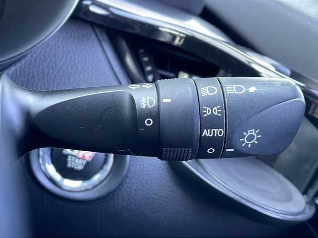 トヨタ Ｃ－ＨＲ S GRスポーツ 香川県 2020(令2)年 5.6万km ブラック/ホワイトパールクリスタルシャイン 2トーン 純正ナビ付き8型ディスプレイオーディオ/・フルセグTV/・Bluetooth/・AM/FMラジオ/ブラインドスポットモニター/バックカメラ/レーダークルーズコントロール/横滑り防止装置/盗難防止装置/レーンキープアシスト/衝突軽減システム/電子パーキングブレーキ/オートブレーキホールド/ビルトインＥＴＣ/プッシュスタート/スマートキー/ドアバイザー/トノカバー/ウィンカーミラー/純正フロアマット/純正19インチアルミホイール/電動格納ミラー/オートライト/オートマチックハイビーム/純正ＬＥＤヘッドライト/純正フォグランプ/ハーフレザーシート/前席ヒートシーター/ドリンクホルダー/革巻きステアリング/ステアリングリモコン/ISOFIX/取扱説明書/保証書