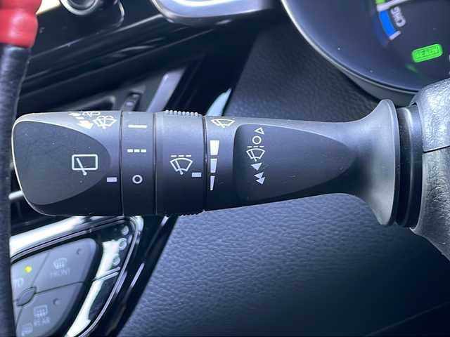 トヨタ Ｃ－ＨＲ S GRスポーツ 香川県 2020(令2)年 5.6万km ブラック/ホワイトパールクリスタルシャイン 2トーン 純正ナビ付き8型ディスプレイオーディオ/・フルセグTV/・Bluetooth/・AM/FMラジオ/ブラインドスポットモニター/バックカメラ/レーダークルーズコントロール/横滑り防止装置/盗難防止装置/レーンキープアシスト/衝突軽減システム/電子パーキングブレーキ/オートブレーキホールド/ビルトインＥＴＣ/プッシュスタート/スマートキー/ドアバイザー/トノカバー/ウィンカーミラー/純正フロアマット/純正19インチアルミホイール/電動格納ミラー/オートライト/オートマチックハイビーム/純正ＬＥＤヘッドライト/純正フォグランプ/ハーフレザーシート/前席ヒートシーター/ドリンクホルダー/革巻きステアリング/ステアリングリモコン/ISOFIX/取扱説明書/保証書