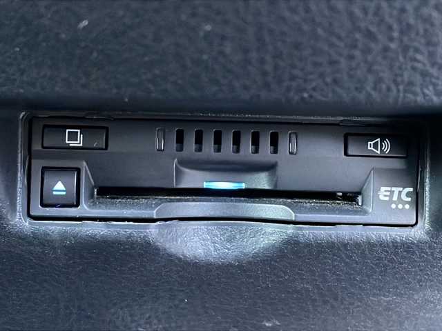 トヨタ Ｃ－ＨＲ S GRスポーツ 香川県 2020(令2)年 5.6万km ブラック/ホワイトパールクリスタルシャイン 2トーン 純正ナビ付き8型ディスプレイオーディオ/・フルセグTV/・Bluetooth/・AM/FMラジオ/ブラインドスポットモニター/バックカメラ/レーダークルーズコントロール/横滑り防止装置/盗難防止装置/レーンキープアシスト/衝突軽減システム/電子パーキングブレーキ/オートブレーキホールド/ビルトインＥＴＣ/プッシュスタート/スマートキー/ドアバイザー/トノカバー/ウィンカーミラー/純正フロアマット/純正19インチアルミホイール/電動格納ミラー/オートライト/オートマチックハイビーム/純正ＬＥＤヘッドライト/純正フォグランプ/ハーフレザーシート/前席ヒートシーター/ドリンクホルダー/革巻きステアリング/ステアリングリモコン/ISOFIX/取扱説明書/保証書