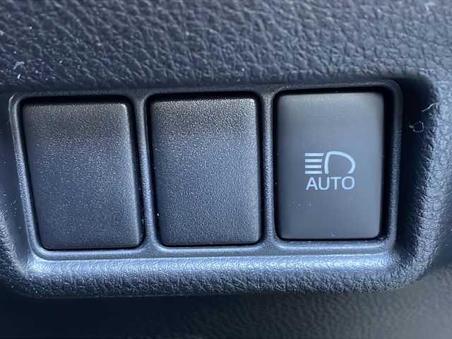 トヨタ Ｃ－ＨＲ S GRスポーツ 香川県 2020(令2)年 5.6万km ブラック/ホワイトパールクリスタルシャイン 2トーン 純正ナビ付き8型ディスプレイオーディオ/・フルセグTV/・Bluetooth/・AM/FMラジオ/ブラインドスポットモニター/バックカメラ/レーダークルーズコントロール/横滑り防止装置/盗難防止装置/レーンキープアシスト/衝突軽減システム/電子パーキングブレーキ/オートブレーキホールド/ビルトインＥＴＣ/プッシュスタート/スマートキー/ドアバイザー/トノカバー/ウィンカーミラー/純正フロアマット/純正19インチアルミホイール/電動格納ミラー/オートライト/オートマチックハイビーム/純正ＬＥＤヘッドライト/純正フォグランプ/ハーフレザーシート/前席ヒートシーター/ドリンクホルダー/革巻きステアリング/ステアリングリモコン/ISOFIX/取扱説明書/保証書