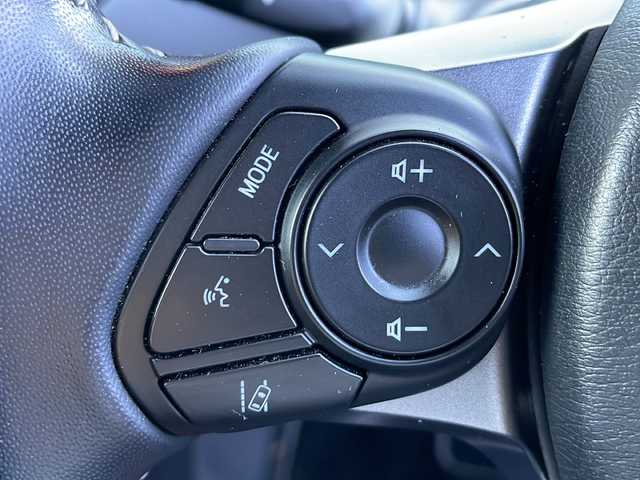 トヨタ Ｃ－ＨＲ S GRスポーツ 香川県 2020(令2)年 5.6万km ブラック/ホワイトパールクリスタルシャイン 2トーン 純正ナビ付き8型ディスプレイオーディオ/・フルセグTV/・Bluetooth/・AM/FMラジオ/ブラインドスポットモニター/バックカメラ/レーダークルーズコントロール/横滑り防止装置/盗難防止装置/レーンキープアシスト/衝突軽減システム/電子パーキングブレーキ/オートブレーキホールド/ビルトインＥＴＣ/プッシュスタート/スマートキー/ドアバイザー/トノカバー/ウィンカーミラー/純正フロアマット/純正19インチアルミホイール/電動格納ミラー/オートライト/オートマチックハイビーム/純正ＬＥＤヘッドライト/純正フォグランプ/ハーフレザーシート/前席ヒートシーター/ドリンクホルダー/革巻きステアリング/ステアリングリモコン/ISOFIX/取扱説明書/保証書