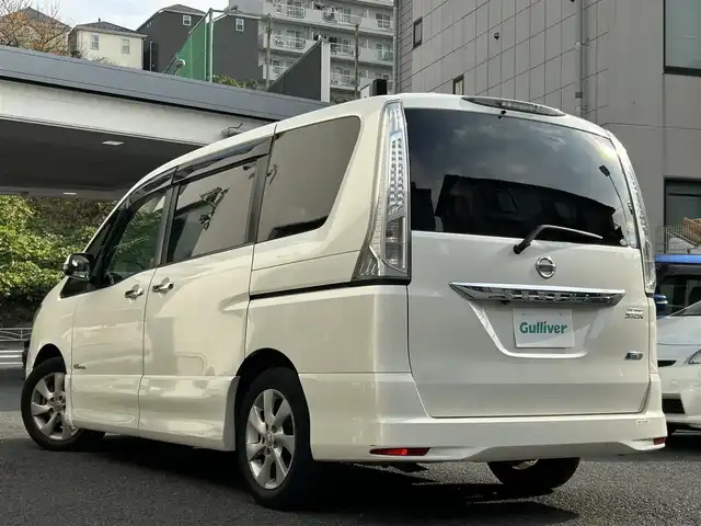 日産 セレナ ハイウェイスター Sハイブリッド 神奈川県 2013(平25)年 6.8万km ブリリアントホワイトパール 登録時走行距離67297km/純正SDナビ(型番MM12-W)/　【CD/DVD/ワンセグTV】/バックカメラ/クルーズコントロール(追従走行なし)/横滑り防止/両側パワースライドドア/ETC/オートライト/フォグランプ/スマートキー/プッシュスタート/純正アルミホイール 16インチ/ドアバイザー/ウインカーミラー/純正フロアマット/リアプライバシーガラス/スペアキー×1【スマートキー】/保証書/取扱説明書