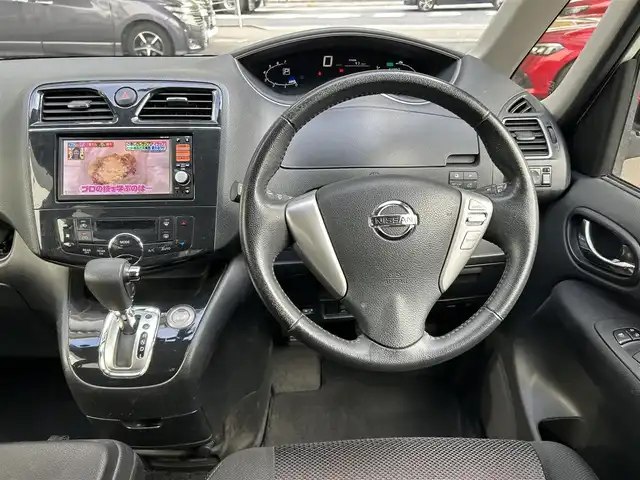 日産 セレナ ハイウェイスター Sハイブリッド 神奈川県 2013(平25)年 6.8万km ブリリアントホワイトパール 登録時走行距離67297km/純正SDナビ(型番MM12-W)/　【CD/DVD/ワンセグTV】/バックカメラ/クルーズコントロール(追従走行なし)/横滑り防止/両側パワースライドドア/ETC/オートライト/フォグランプ/スマートキー/プッシュスタート/純正アルミホイール 16インチ/ドアバイザー/ウインカーミラー/純正フロアマット/リアプライバシーガラス/スペアキー×1【スマートキー】/保証書/取扱説明書