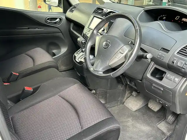 日産 セレナ ハイウェイスター Sハイブリッド 神奈川県 2013(平25)年 6.8万km ブリリアントホワイトパール 登録時走行距離67297km/純正SDナビ(型番MM12-W)/　【CD/DVD/ワンセグTV】/バックカメラ/クルーズコントロール(追従走行なし)/横滑り防止/両側パワースライドドア/ETC/オートライト/フォグランプ/スマートキー/プッシュスタート/純正アルミホイール 16インチ/ドアバイザー/ウインカーミラー/純正フロアマット/リアプライバシーガラス/スペアキー×1【スマートキー】/保証書/取扱説明書