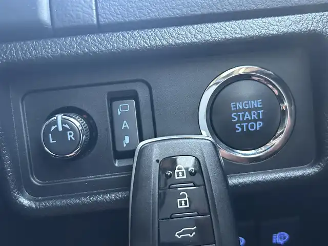 トヨタ ランドクルーザー プラド TX-L 70thアニバーサリーLTD 愛知県 2021(令3)年 4万km ホワイトパールクリスタルシャイン ワンオーナー/メーカーナビ/(FM/AM/BT/USB/Miracast/フルセグ)/全方位カメラ/サンルーフ/トヨタセーフティーセンス/ ・プリクラッシュセーフティー/ ・レーンディーパーチャーアラート/ ・ブラインドスポットモニター/ ・ロードサインアシスト/ ・クリアランスソナー/ ・レーダークルーズコントロール/ ・パーキングサポートブレーキ/特別仕様車/4WD/ディーゼル/バックカメラ/ETC2.0/レザーシート/パワーシート/シートヒーター/エアシート/ドライブレコーダー/LEDヘッドライト/フォグランプ/純正AW18インチ/電動格納ミラー/純正フロアマット/ステップ/プッシュスタート/スマートキー/ステアリングリモコン/ハンズフリー/ABS/取扱説明書・保証書