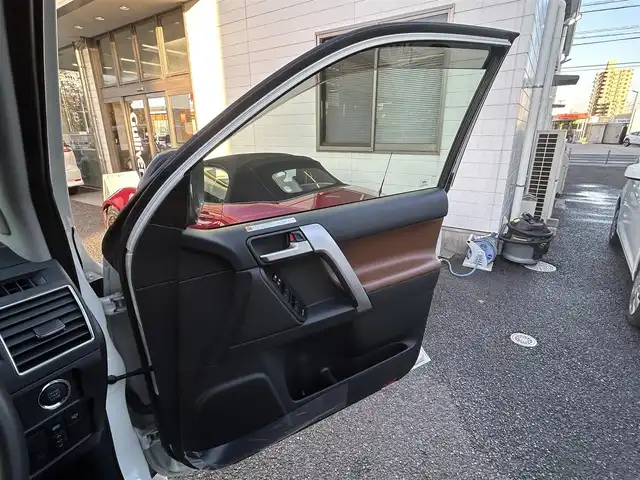 トヨタ ランドクルーザー プラド TX-L 70thアニバーサリーLTD 愛知県 2021(令3)年 4万km ホワイトパールクリスタルシャイン ワンオーナー/メーカーナビ/(FM/AM/BT/USB/Miracast/フルセグ)/全方位カメラ/サンルーフ/トヨタセーフティーセンス/ ・プリクラッシュセーフティー/ ・レーンディーパーチャーアラート/ ・ブラインドスポットモニター/ ・ロードサインアシスト/ ・クリアランスソナー/ ・レーダークルーズコントロール/ ・パーキングサポートブレーキ/特別仕様車/4WD/ディーゼル/バックカメラ/ETC2.0/レザーシート/パワーシート/シートヒーター/エアシート/ドライブレコーダー/LEDヘッドライト/フォグランプ/純正AW18インチ/電動格納ミラー/純正フロアマット/ステップ/プッシュスタート/スマートキー/ステアリングリモコン/ハンズフリー/ABS/取扱説明書・保証書