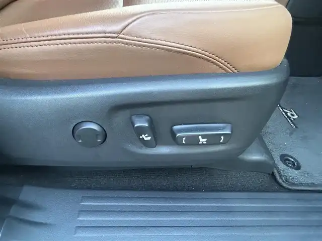 トヨタ ランドクルーザー プラド TX-L 70thアニバーサリーLTD 愛知県 2021(令3)年 4万km ホワイトパールクリスタルシャイン ワンオーナー/メーカーナビ/(FM/AM/BT/USB/Miracast/フルセグ)/全方位カメラ/サンルーフ/トヨタセーフティーセンス/ ・プリクラッシュセーフティー/ ・レーンディーパーチャーアラート/ ・ブラインドスポットモニター/ ・ロードサインアシスト/ ・クリアランスソナー/ ・レーダークルーズコントロール/ ・パーキングサポートブレーキ/特別仕様車/4WD/ディーゼル/バックカメラ/ETC2.0/レザーシート/パワーシート/シートヒーター/エアシート/ドライブレコーダー/LEDヘッドライト/フォグランプ/純正AW18インチ/電動格納ミラー/純正フロアマット/ステップ/プッシュスタート/スマートキー/ステアリングリモコン/ハンズフリー/ABS/取扱説明書・保証書