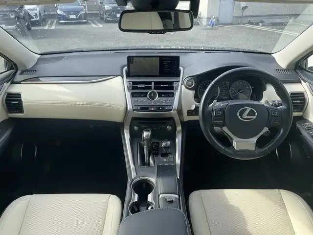 レクサス ＮＸ 300 バージョンL 熊本県 2018(平30)年 2.5万km グラファイトブラックガラスフレーク 革シート/プッシュスタート/純正ナビ/全方位カメラ/ビルトインETC/純正18インチAW/レーダークルーズ/パドルシフト/前席パワーシート・右前席シートメモリー/前席シートヒーター・エアーシート/パワーバックドア/LEDヘッドライト/オートライト/フォグライト/横滑り防止装置/ウィンカーミラー/純正フロアマット/純正ドアバイザー/新車保証書/取扱説明書/スマートスペアキー×1本/カード型キー×1本