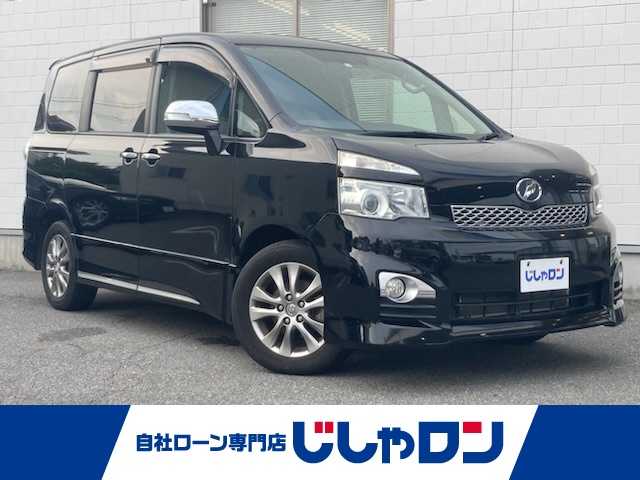 トヨタ ヴォクシー ZS 煌Ⅱ 三重県 2012(平24)年 9.6万km ブラック (株)IDOMが運営する【じしゃロン四日市店】の自社ローン専用車両になります。こちらは現金またはオートローンご利用時の価格です。自社ローンご希望の方は別途その旨お申付け下さい/ALPINE8型ワイドHDDナビ/フルセグTV/（CD/DVD/AM/FM/SD/HDD/BT)/フリップダウンモニター/両側パワースライドドア/バックカメラ/ETC/パドルシフト/DUALエアコン/ステアリングスイッチ/スマートキー2つ/エンジンプッシュスタート/電動格納ウィンカーミラー