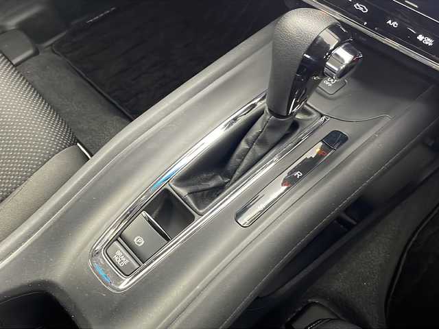 ホンダ ヴェゼル X ホンダセンシング 栃木県 2021(令3)年 2.6万km クリスタルブラックパール 社外ディスプレイオーディオ/　 ナビ/Biluetooth/AM/FM/フルセグTV/バックカメラ/ビルトインETC/ホンダセンシング /・アダプティブクルーズ/・衝突軽減ブレーキ/・レーンキープ/純正ドライブレコーダー/純正16インチAW/純正フロアマット/オートライト/LEDヘッドライト/フォグランプ/電子パーキング/プッシュスタート/スマートキー/スペア１本